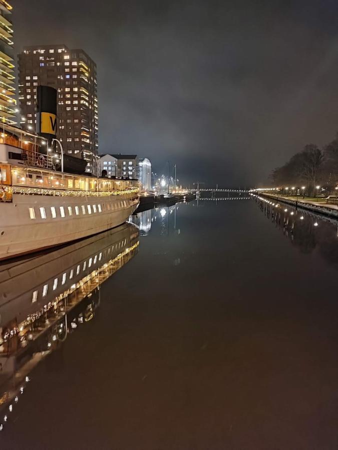 Appartamento Den Unika Sekelskiftsvaningen. Norrtälje Esterno foto